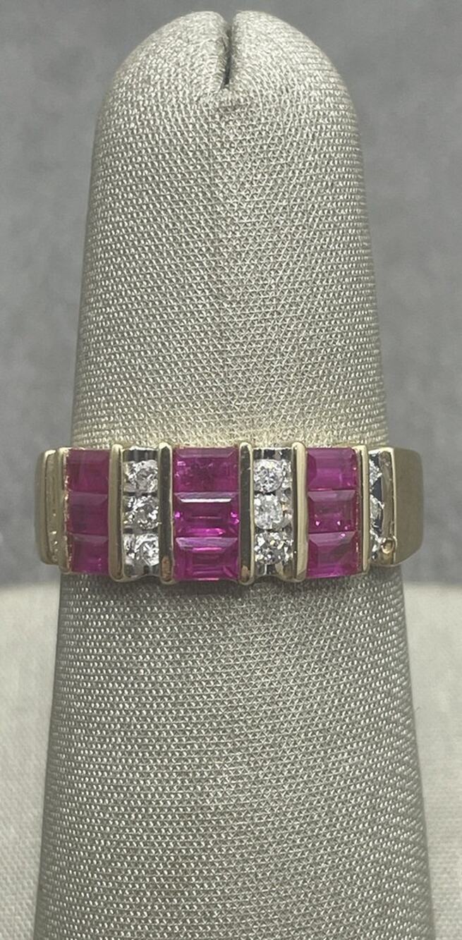 14K Yellow Gold Pink Stone Row & Diamond Ring (25811)